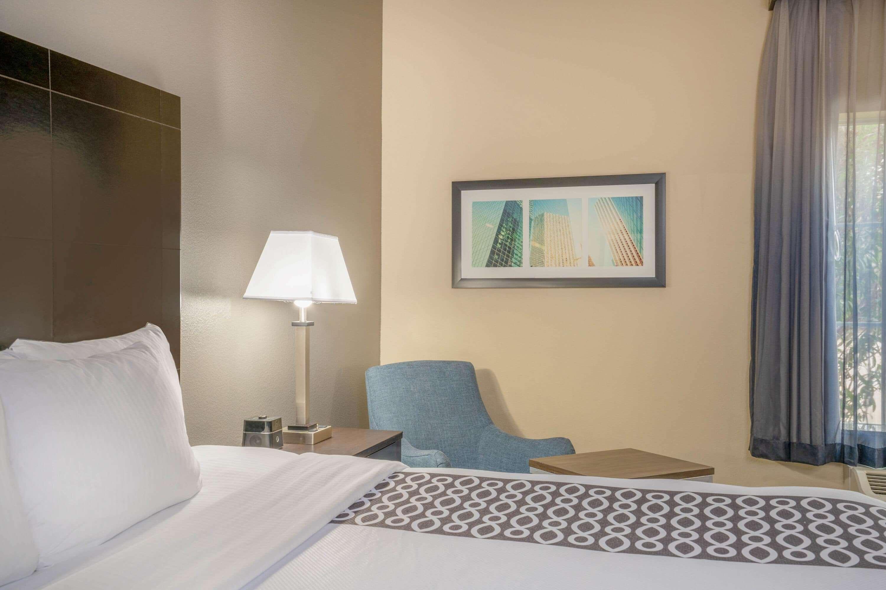Отель La Quinta By Wyndham Houston Energy Corridor Экстерьер фото