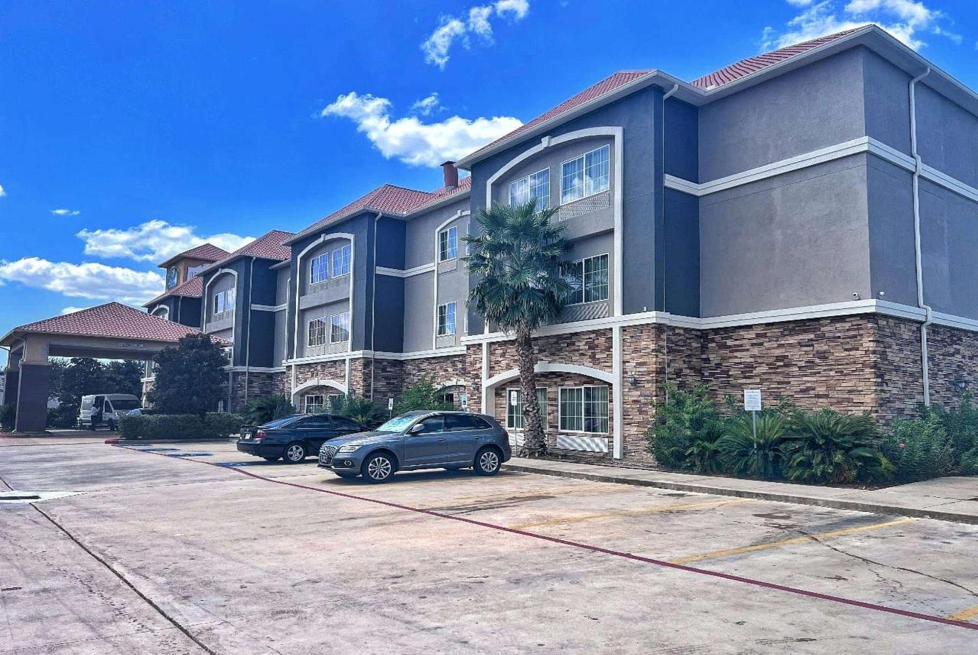 Отель La Quinta By Wyndham Houston Energy Corridor Экстерьер фото