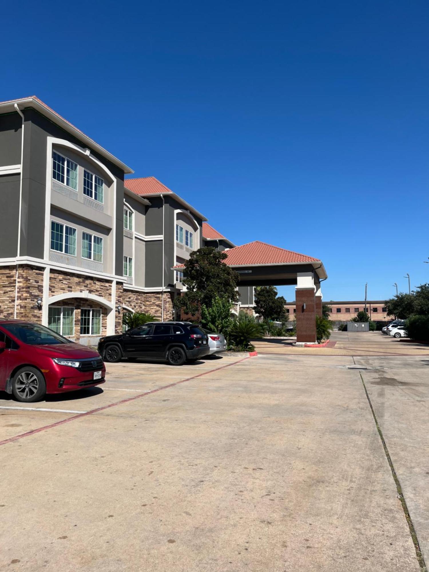 Отель La Quinta By Wyndham Houston Energy Corridor Экстерьер фото