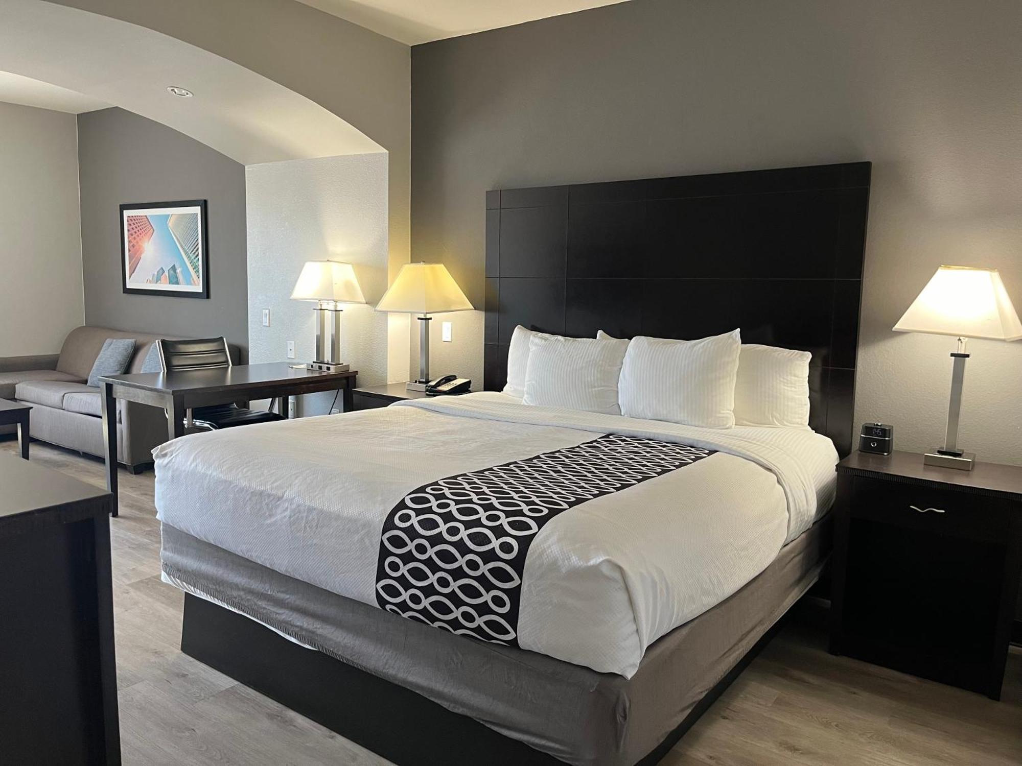 Отель La Quinta By Wyndham Houston Energy Corridor Экстерьер фото