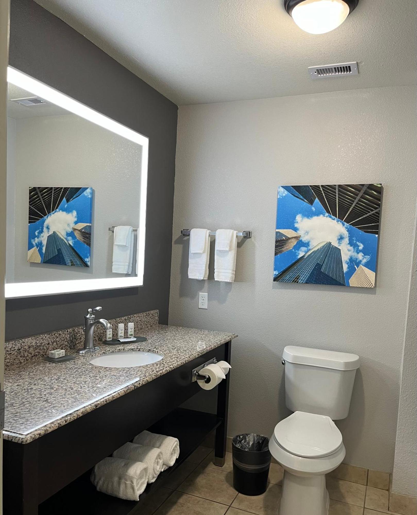 Отель La Quinta By Wyndham Houston Energy Corridor Экстерьер фото