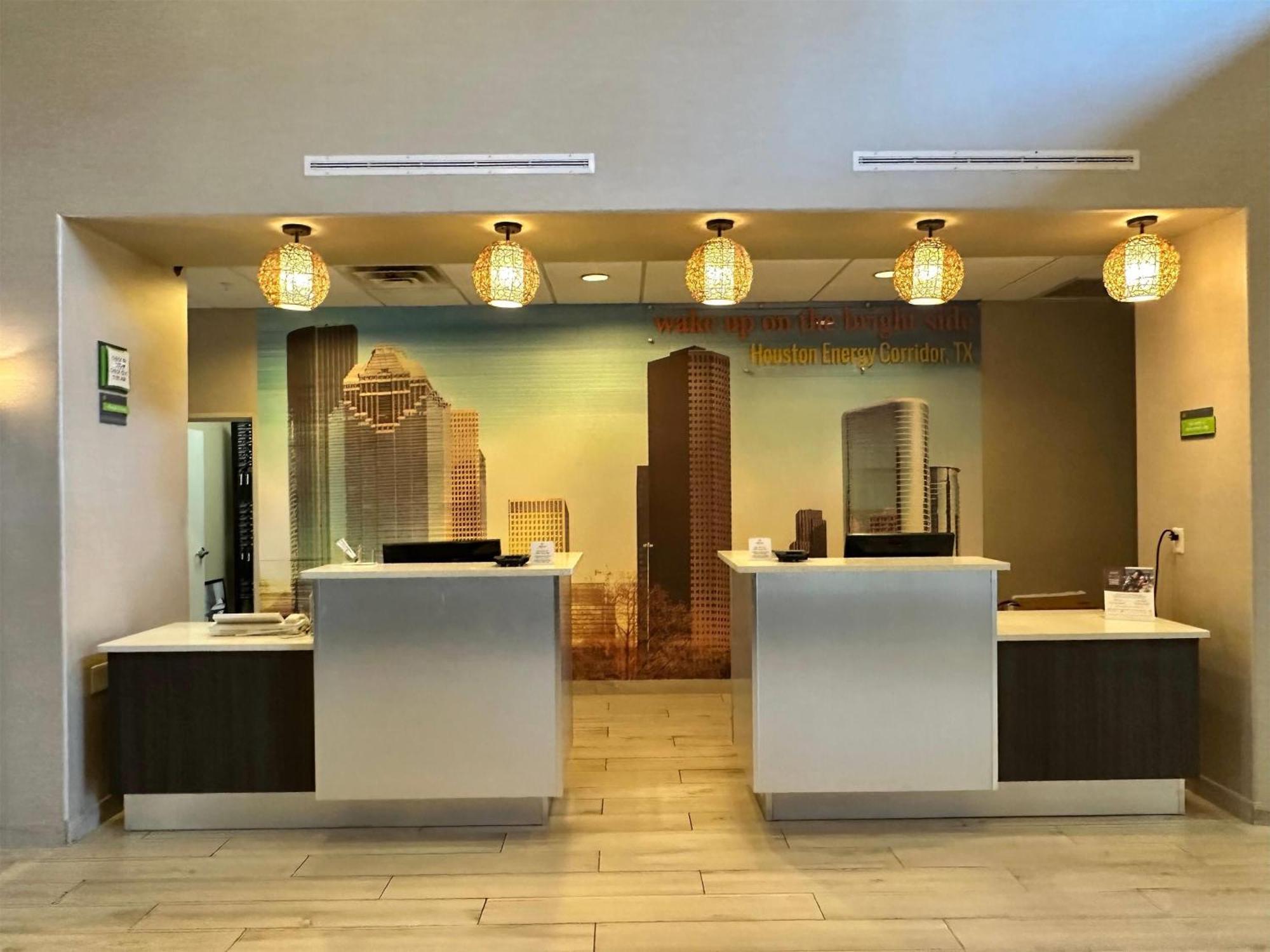 Отель La Quinta By Wyndham Houston Energy Corridor Экстерьер фото