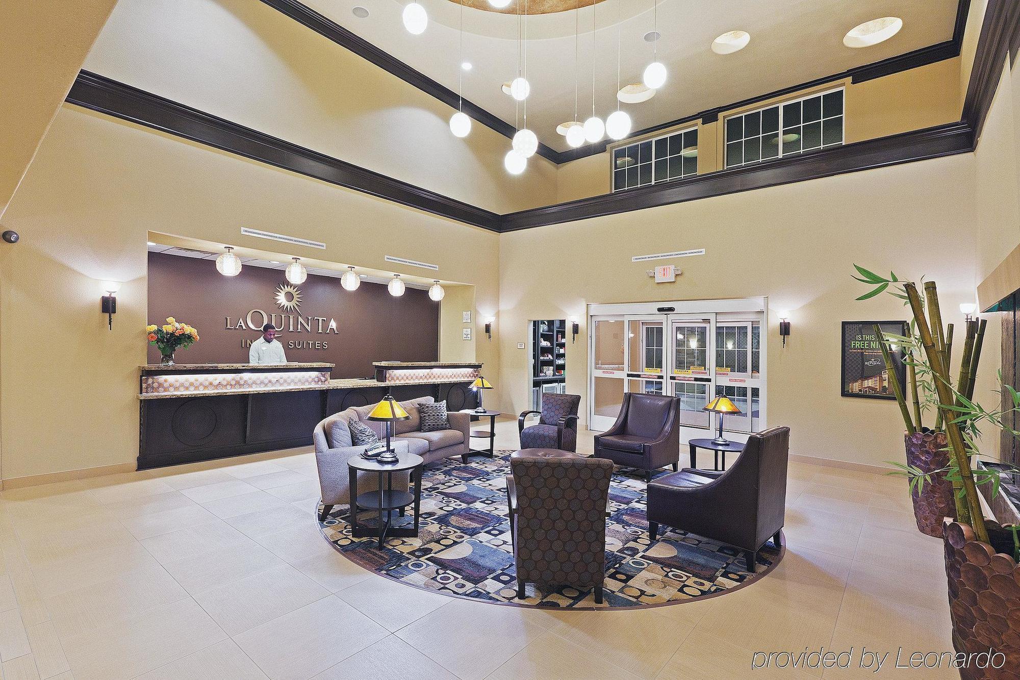 Отель La Quinta By Wyndham Houston Energy Corridor Интерьер фото